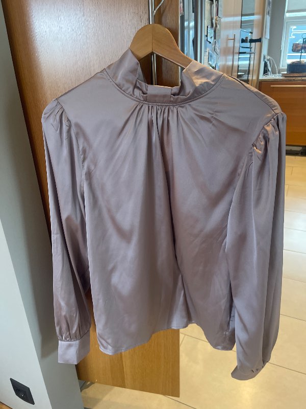 Silkiblússa beige