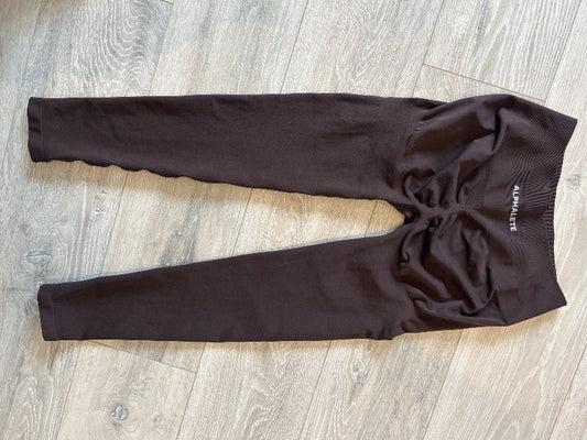 Dökkbrúnar Alphalete buxur