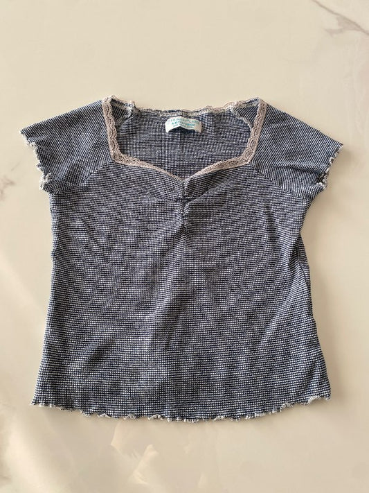 Blár og hvítur bolur