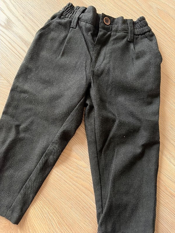Zara buxur svartar
