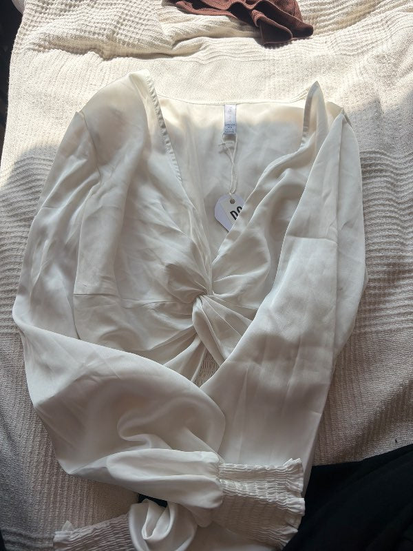 White elegant long sleeve AMISU