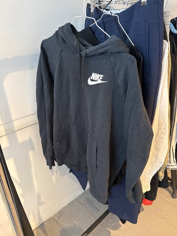 Nike peysa svört