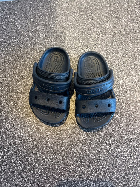 Crocs sandalar