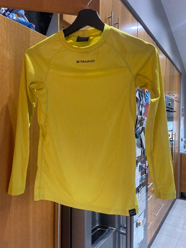 Gular innanundir stanno