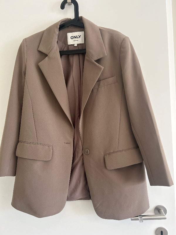 Only brúnn Blazer