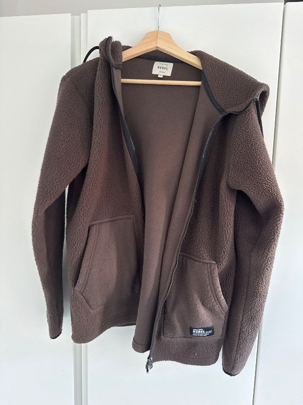 Rebel peysa