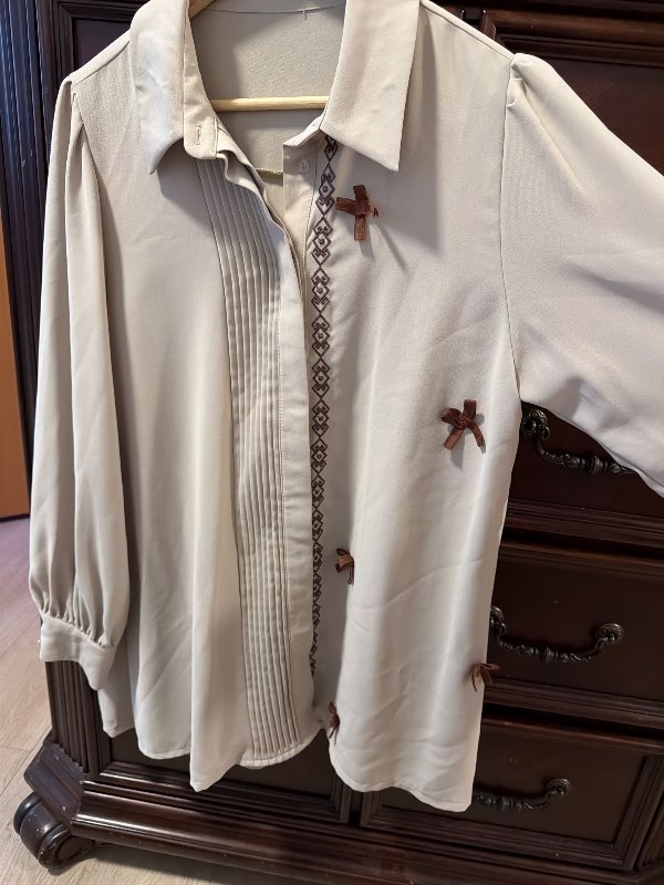 Women's shirt.