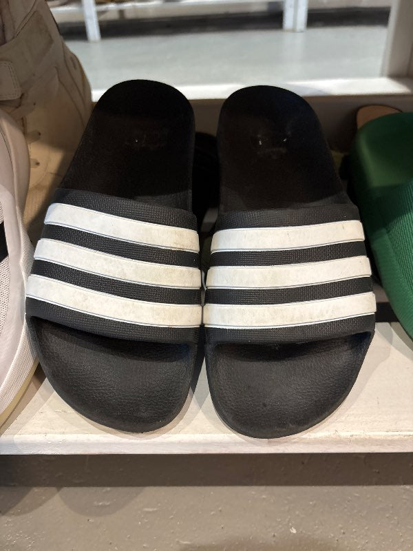 Sandalar