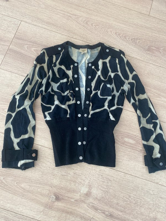 Peysa hneppt Karen Millen