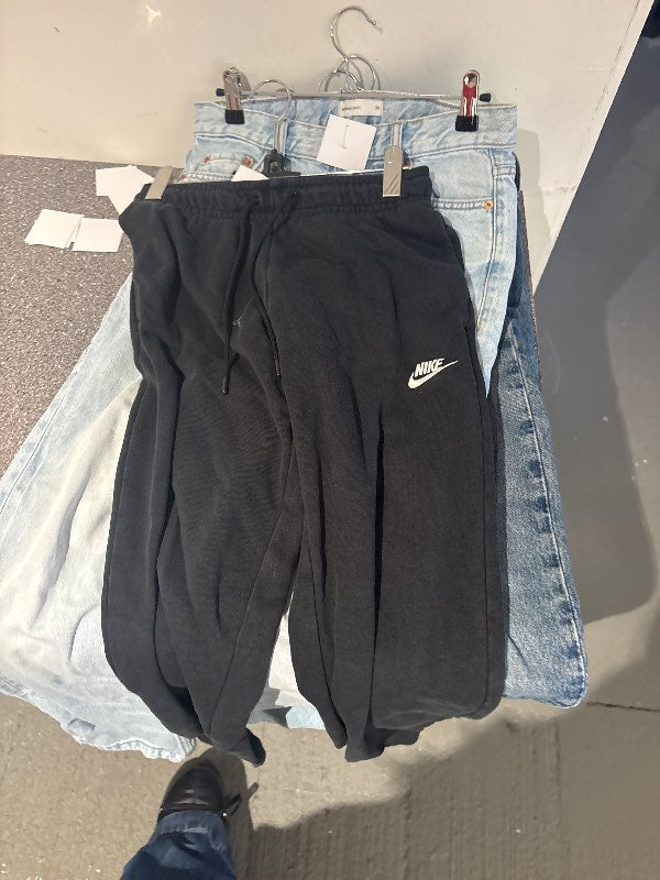 Nike jogging buxur svartar