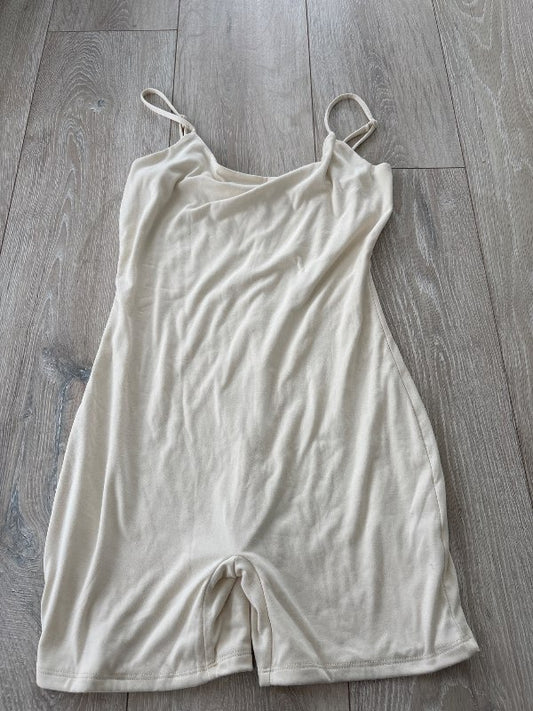 Beige samfestingur