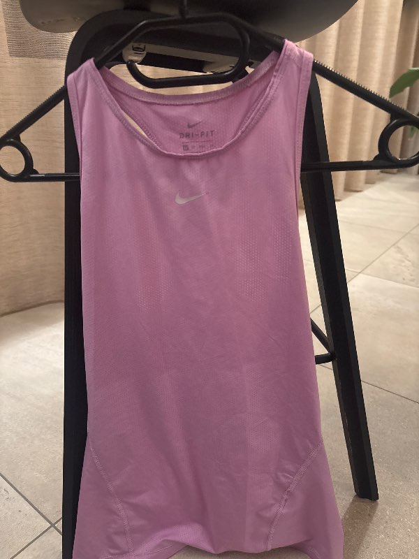 Bleikur Nike dri-fit bolur