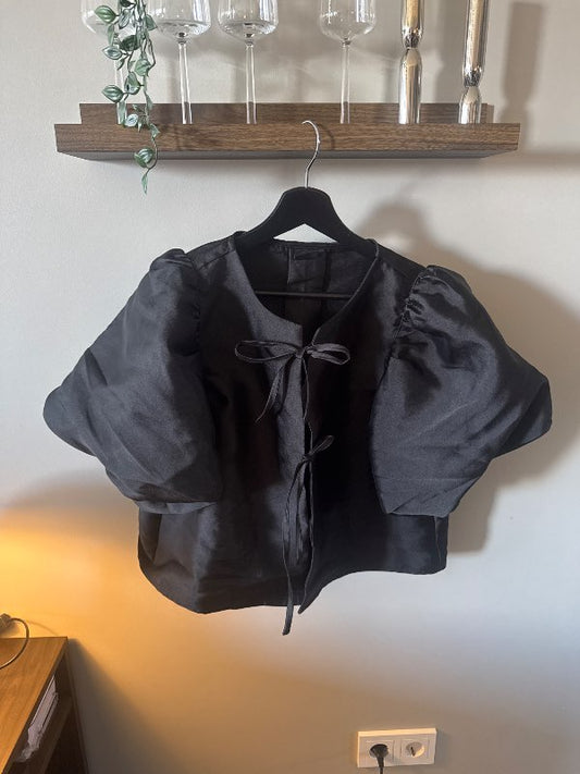 Gina tricot svört blússa bundin