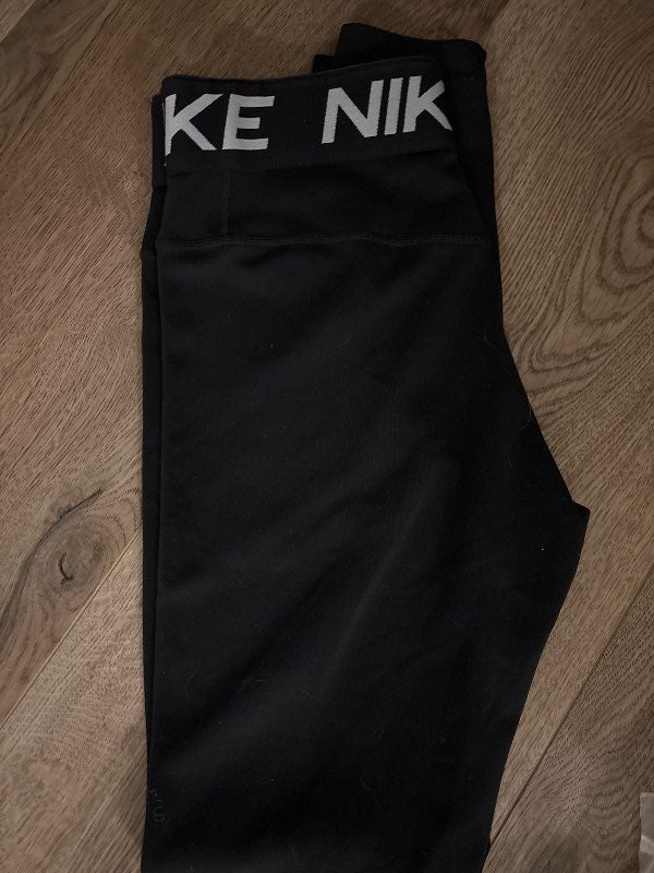 Nike pro með merki