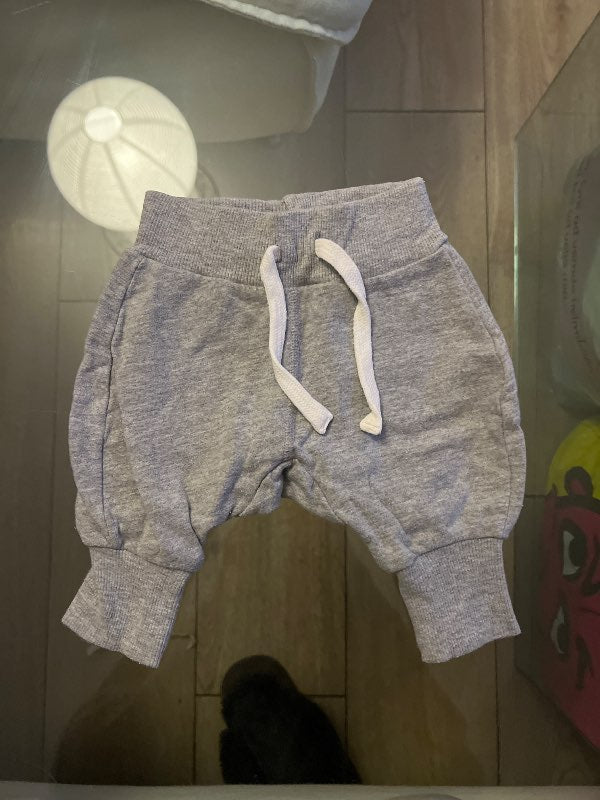 Lindex gráar buxur
