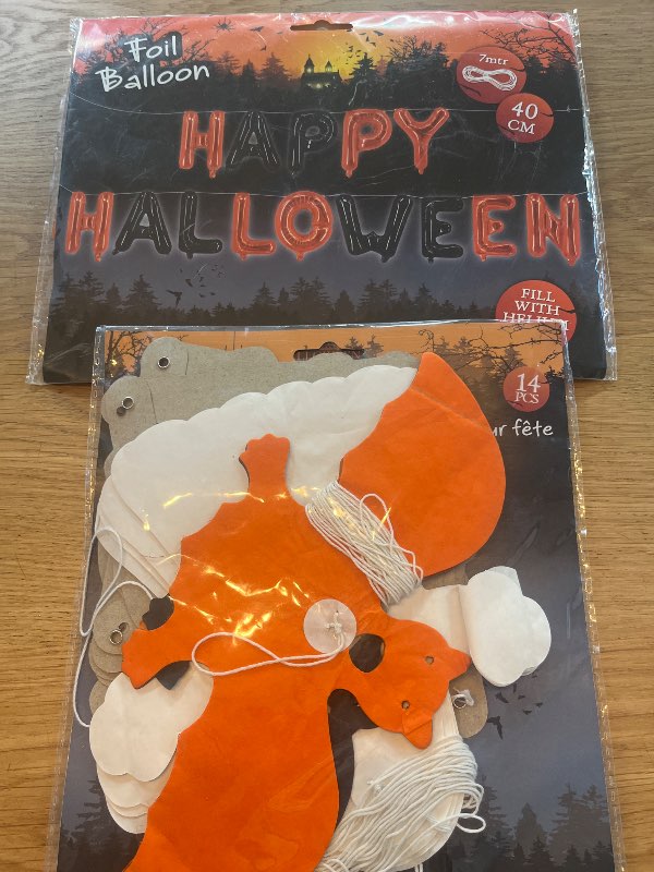 V Halloween borði