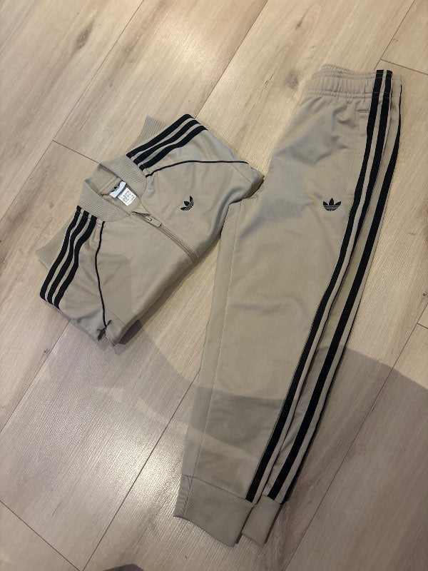 Adidas galli brúnn