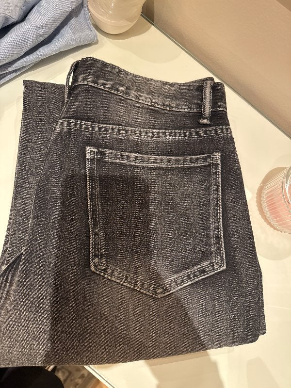 Gráar straight leg gallabuxur