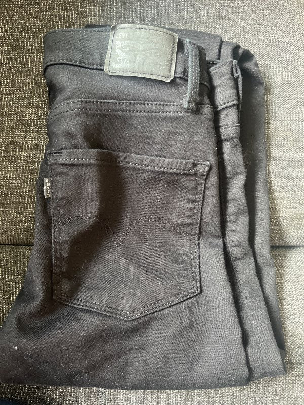 M.311Shaping skinny Levis gallabuxur svartar