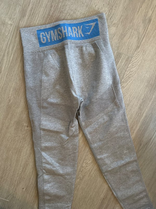Gymshark gráar m bláu logo leggings