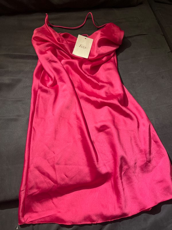 silki bleikur kjóll frá Izzy