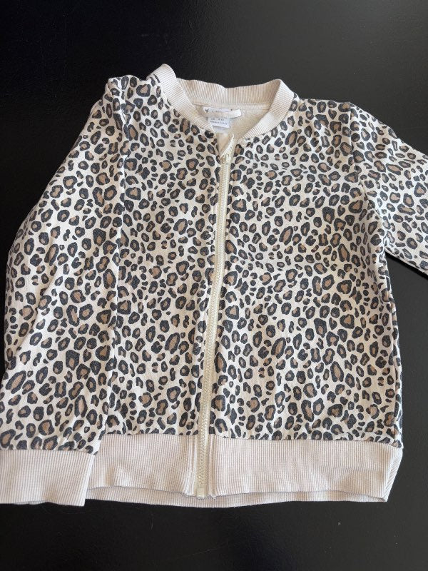 Peysa, leopard rennd