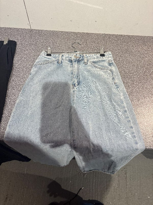 Ljósbláar gallabuxur