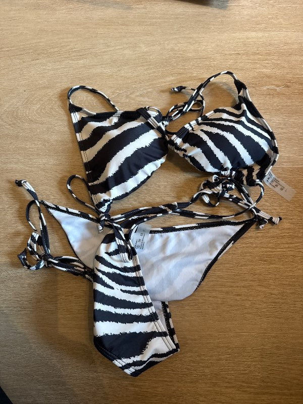 Sebra bikiní