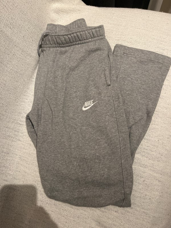 Gráar nike buxur