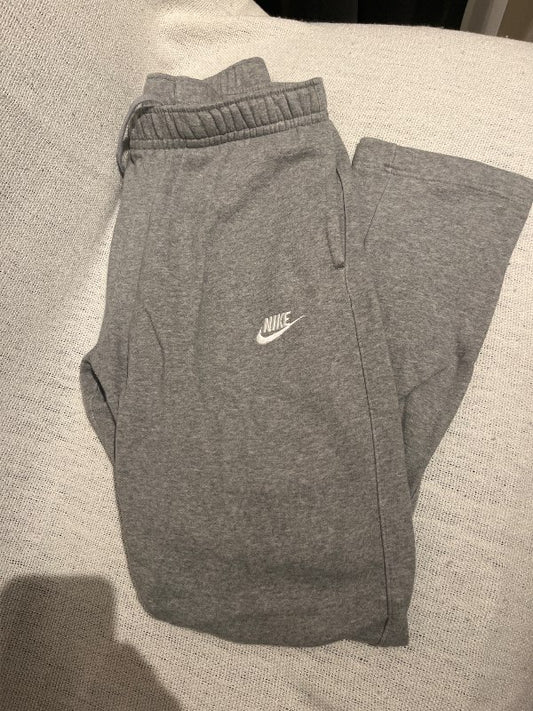 Gráar nike buxur