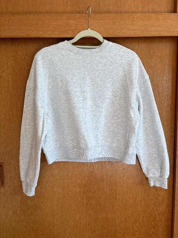 Grá crewneck peysa