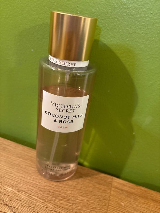 VS Milk rose