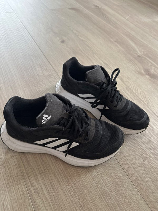 Adidas skór