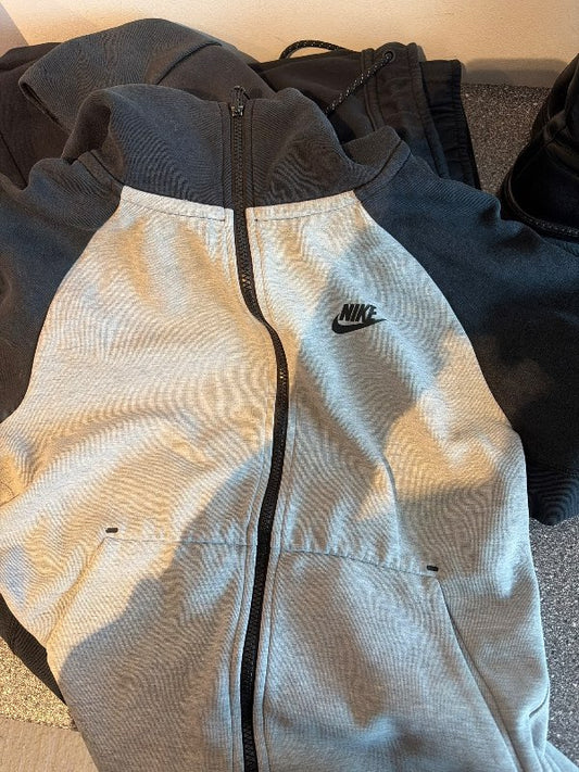 Nike peysa
