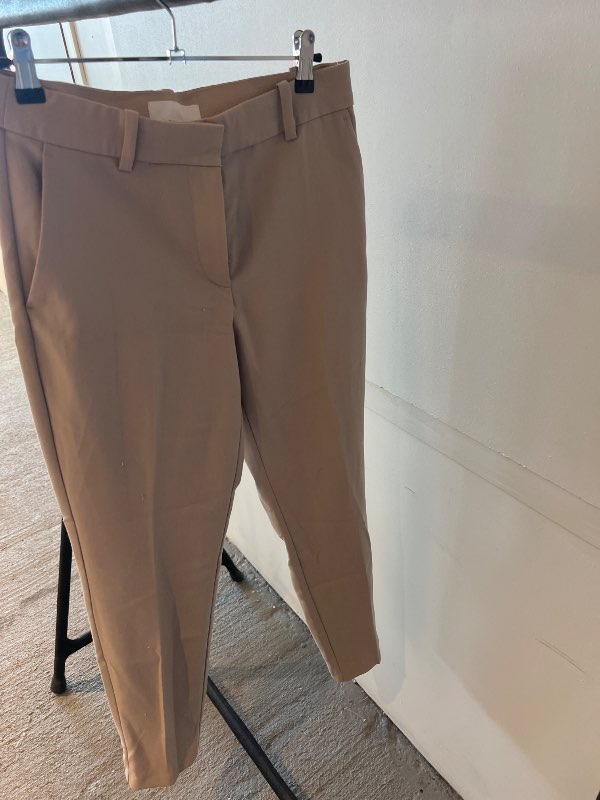 Beige jakkafatabuxur