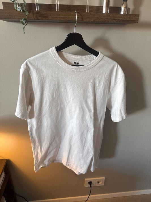 Uniqlo hvítur bolur