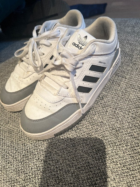 Adidas skór