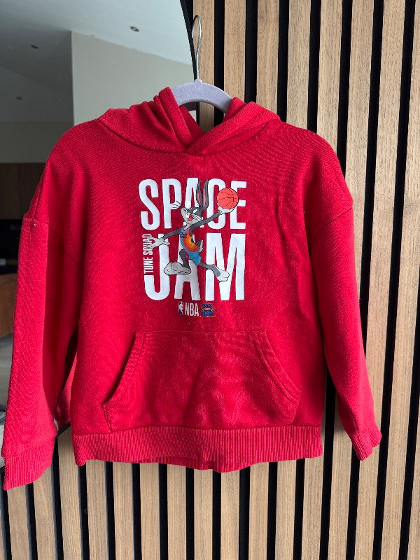 Space jam peysa
