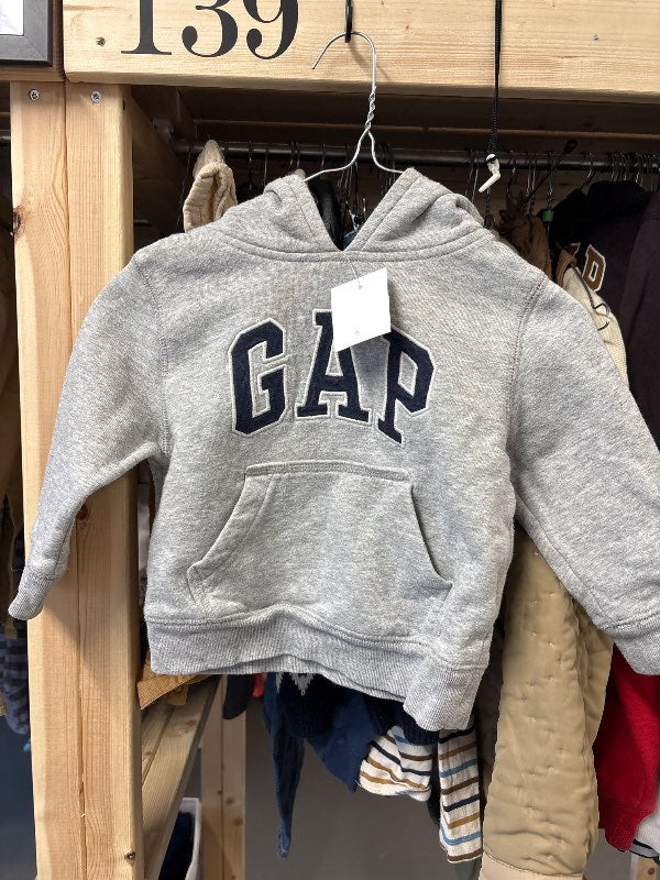 Grá GAP peysa með hettu