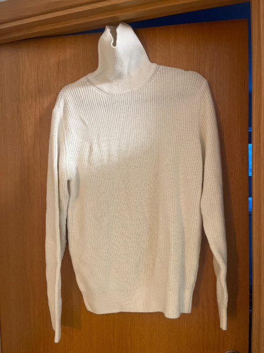 P Hvít rullukragapeysa