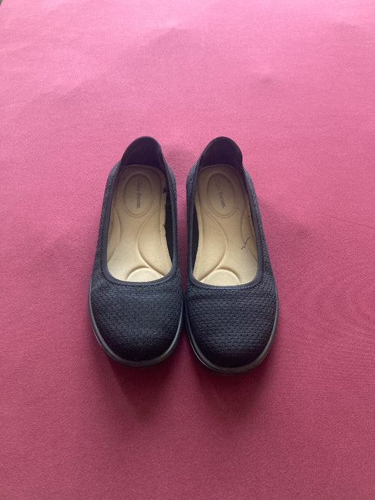 Black ballerina shoes