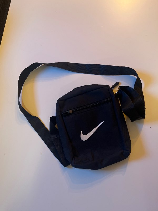 Nike hliðartaska