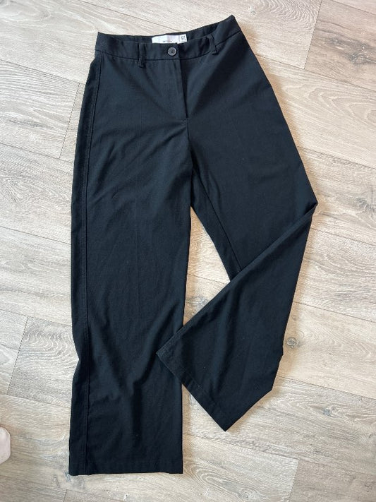 Svartar Bershka buxur 38