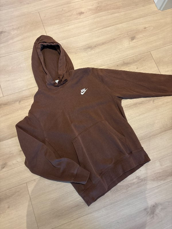 Nike brún peysa