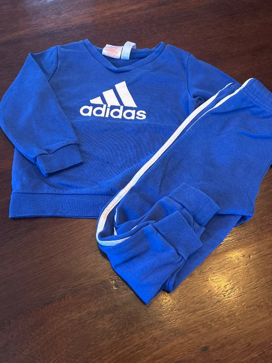 Blár adidas galli