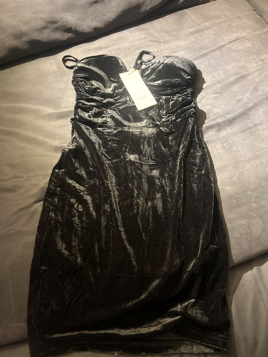 vera llucy svartur kjòll