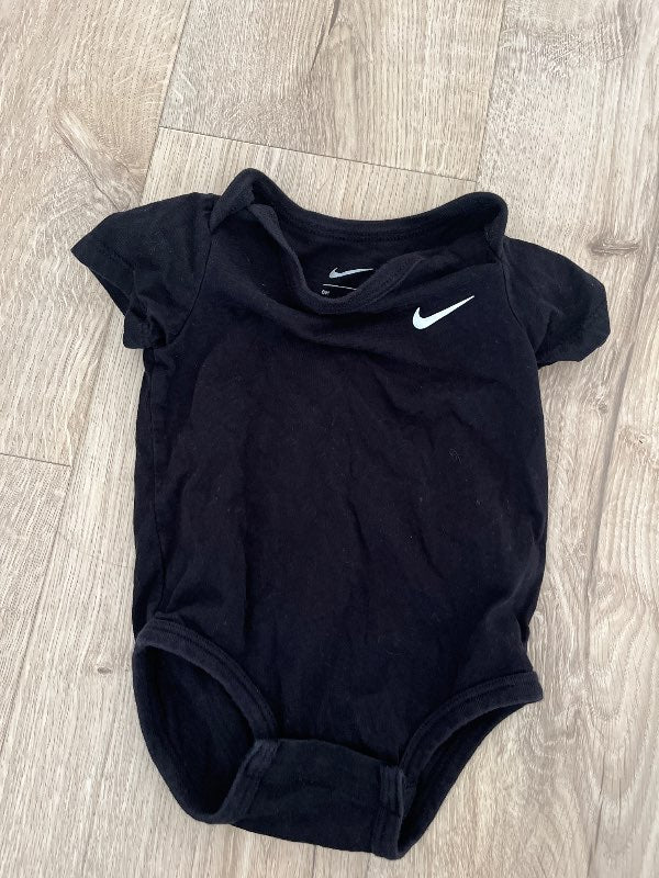 Nike stutterma samfella