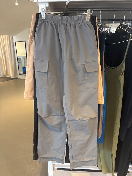 Gráar cargo buxur