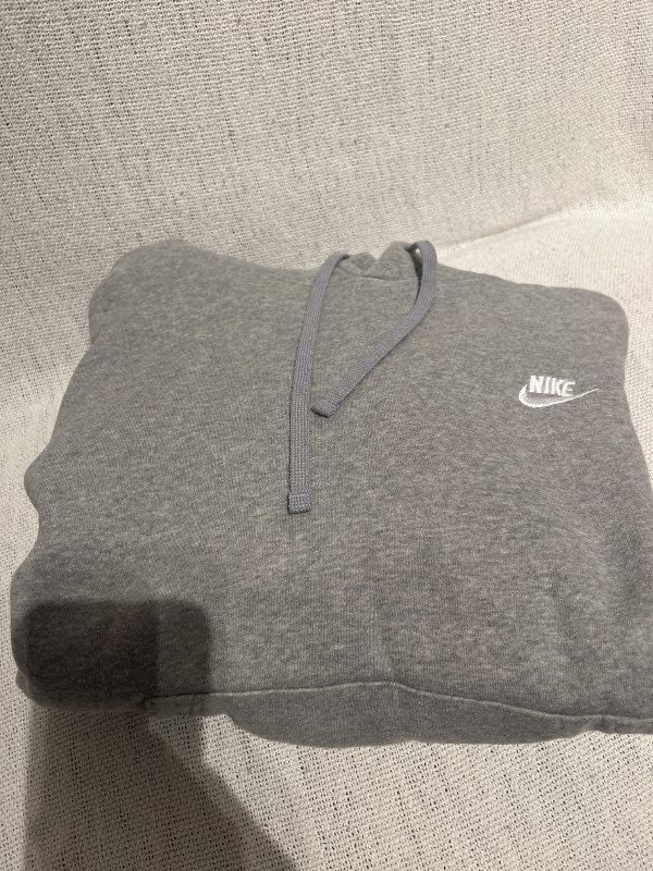 Nike grá hettu peysa