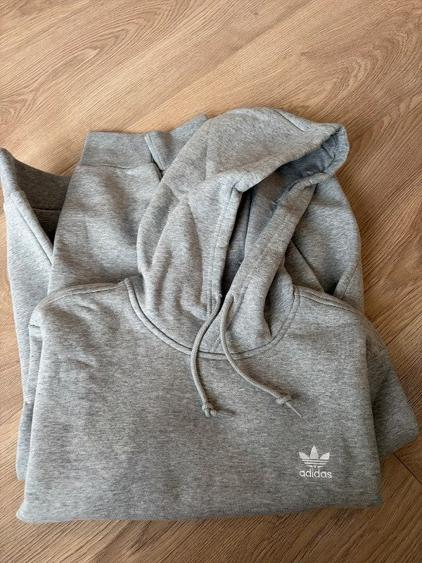Adidas peysa grá